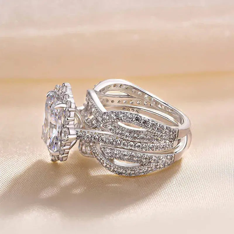 RadianceLuxe™ - Halo Statement Ring